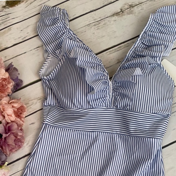 Retro Blue & White Strip Ruffled Push Up Swimsuit - Picture 9 of 16